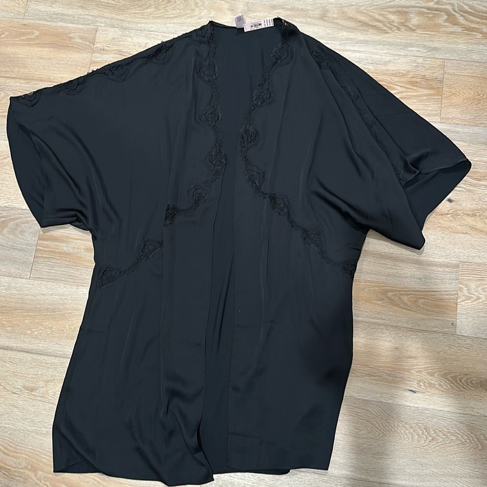 NWT Victoria’s Secret kimono robe XS/S
